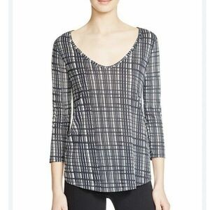 Vince NWOT V-Neck Tee Top Black & White Grid Print Medium Pima Cotton